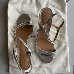 Salvatore Ferragamo 
Idwidge 70mm Sandals
Size: 9
Color: Silver
Originally $750